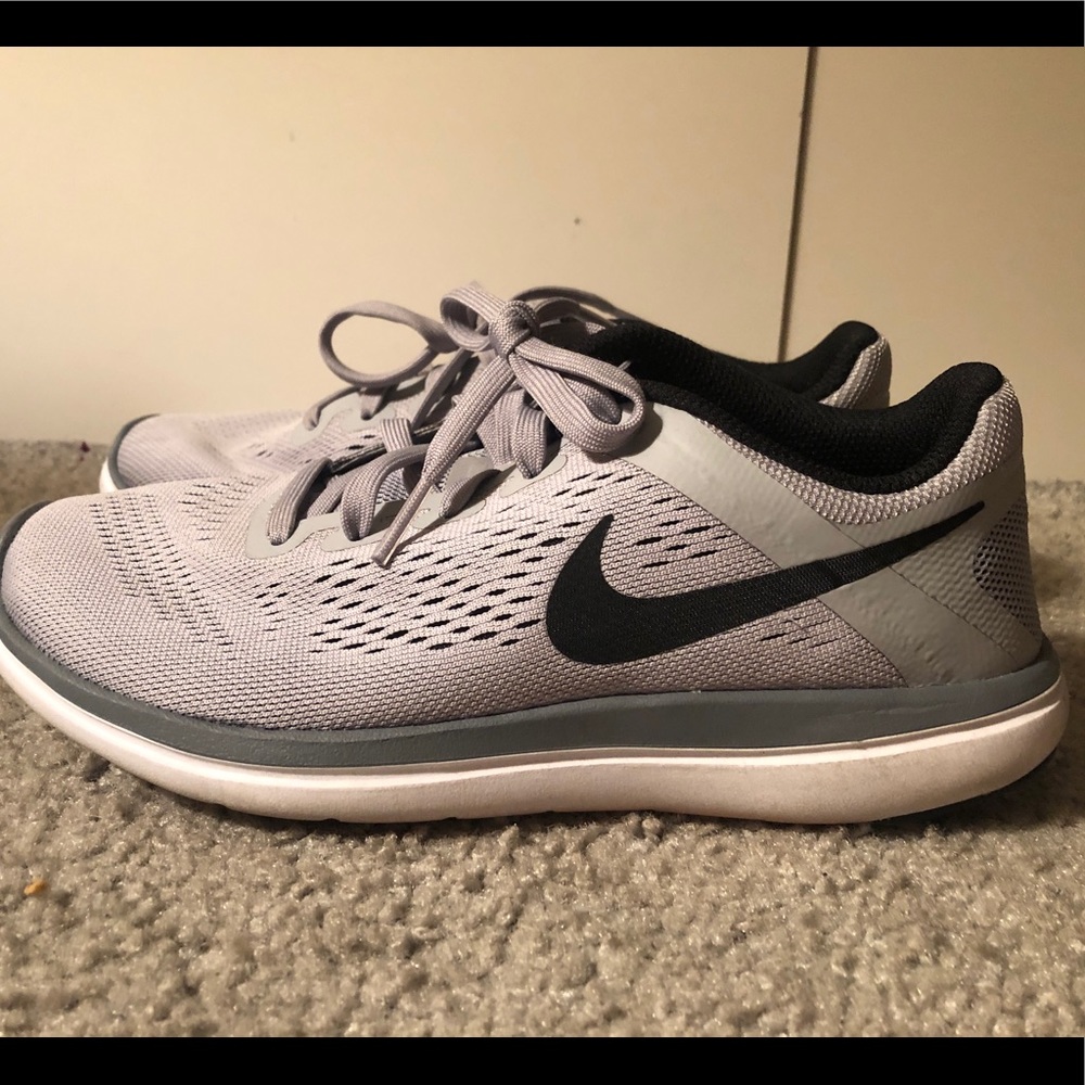 NIKE RUNNING SHOES